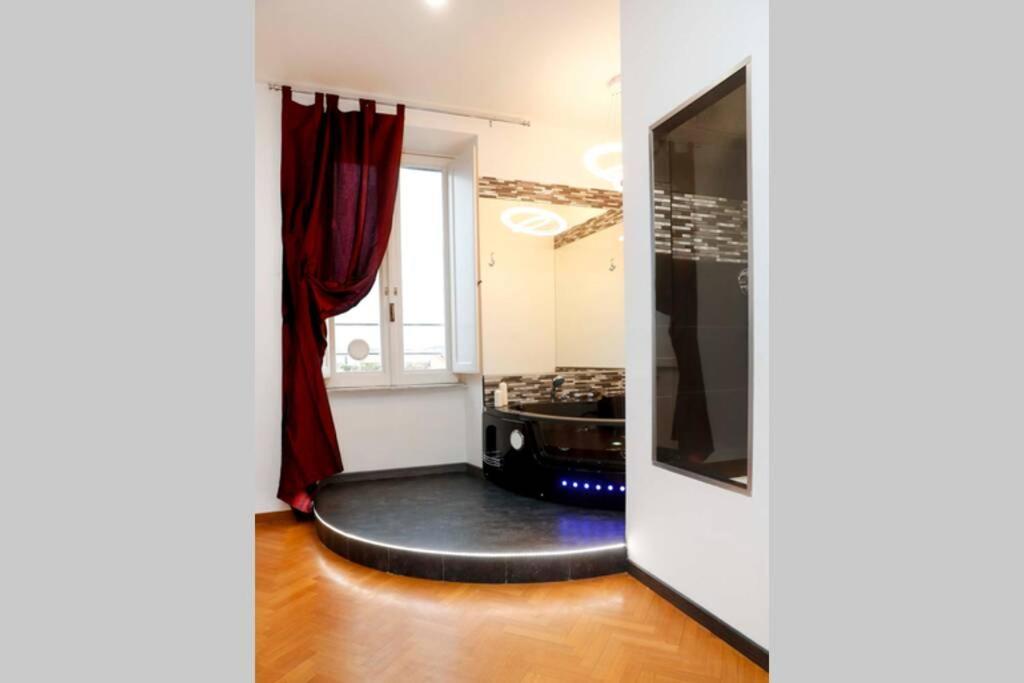 Enchanting Jacuzzi Trastevere Apartment