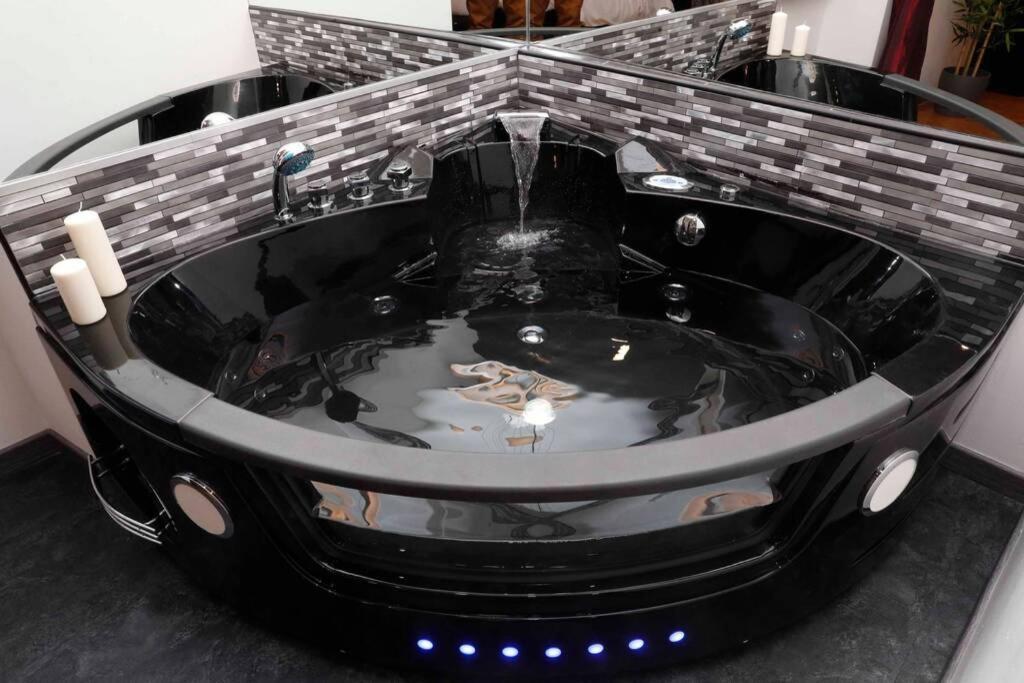 Enchanting Jacuzzi Trastevere Apartment
